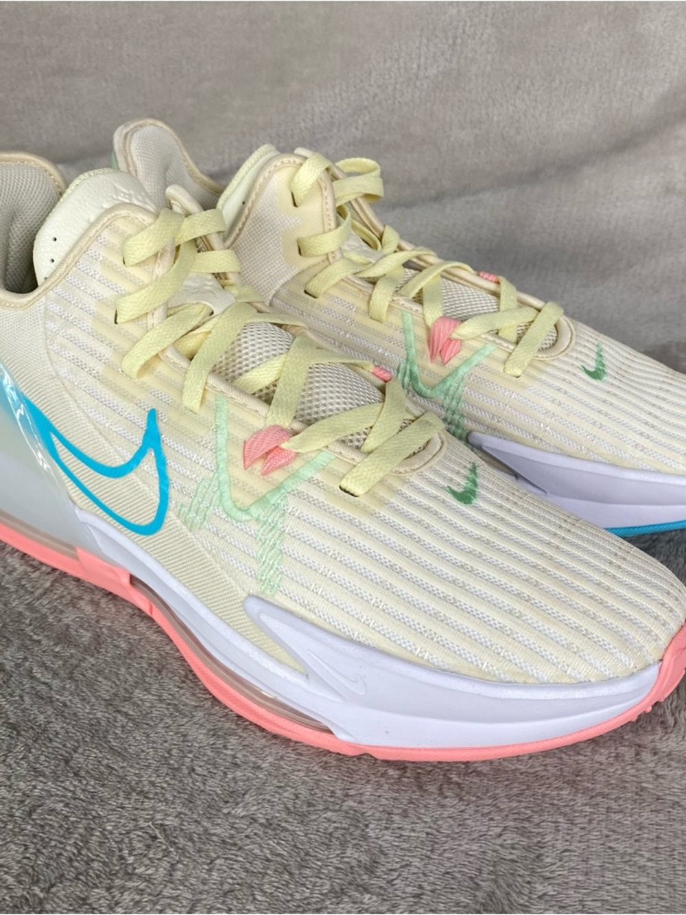 Nike LeBron Witness 6 Mens Shoes Size 13 Yellow Easter Basketball Sneaker